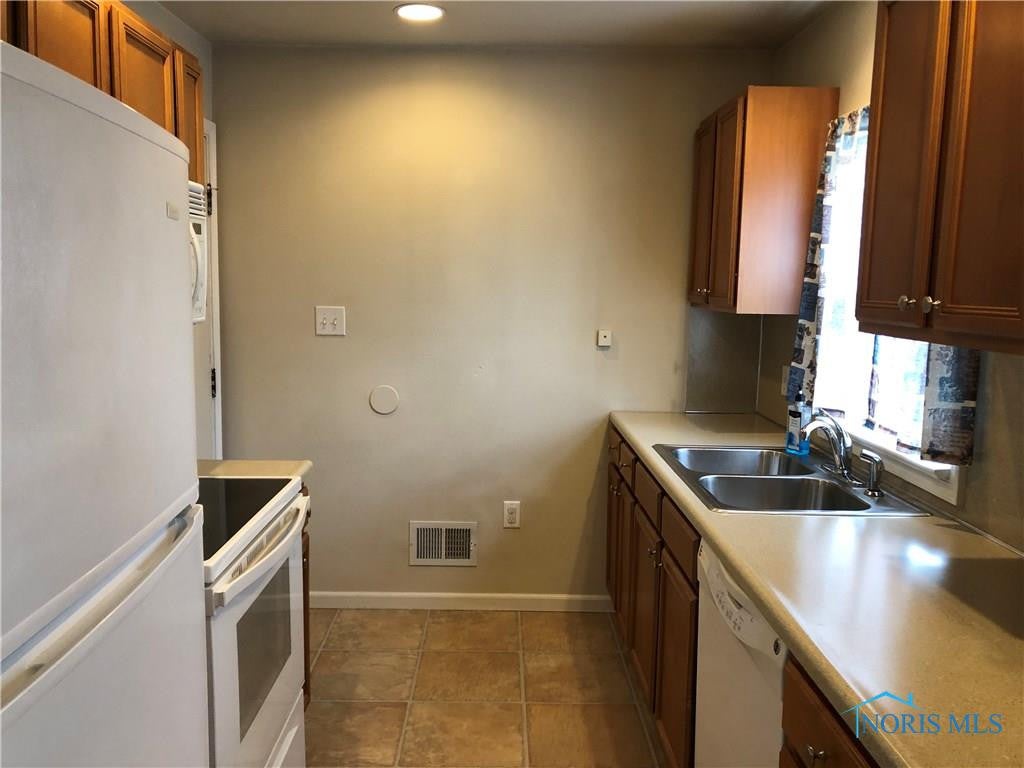 1027 Metcalf Road Toledo, OH 43615 - Photo 13 of 41 Photo 13