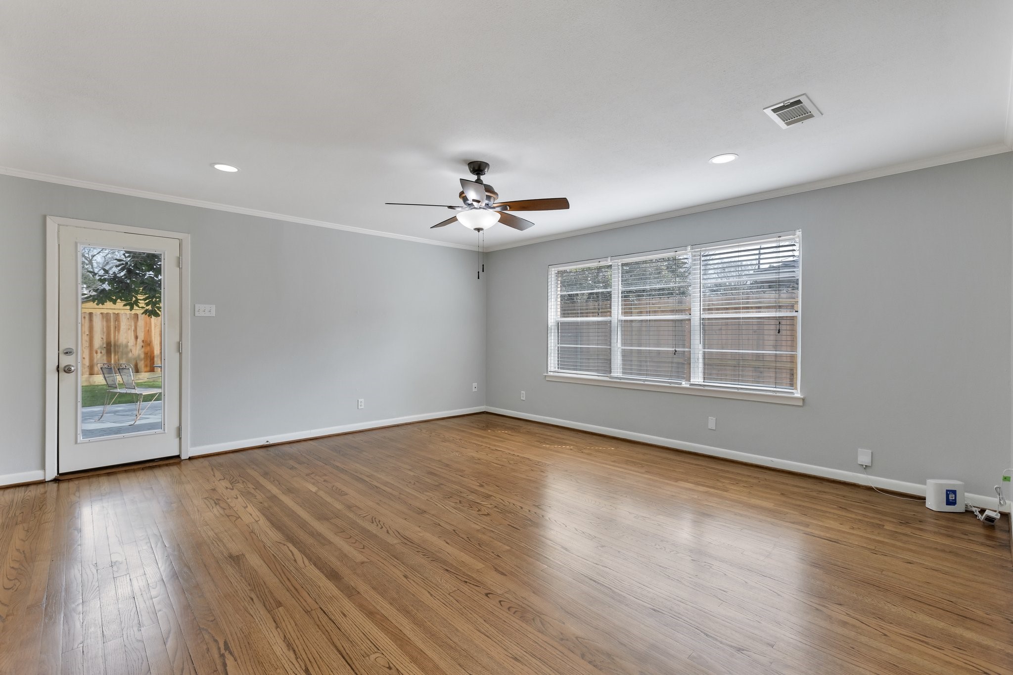 4750 Sanford Road Houston, TX 77035 - Photo 4 of 15