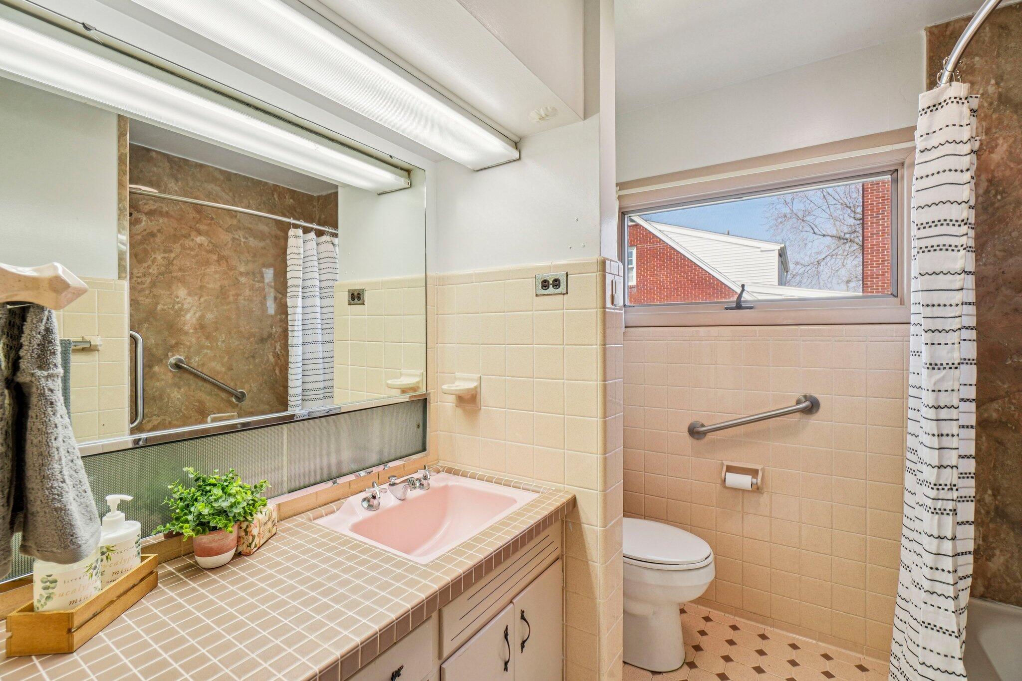 682 Budlong Street Adrian, MI 49221 - Photo 14 of 33 15-web-or-mls-Budlong St-S3103-015