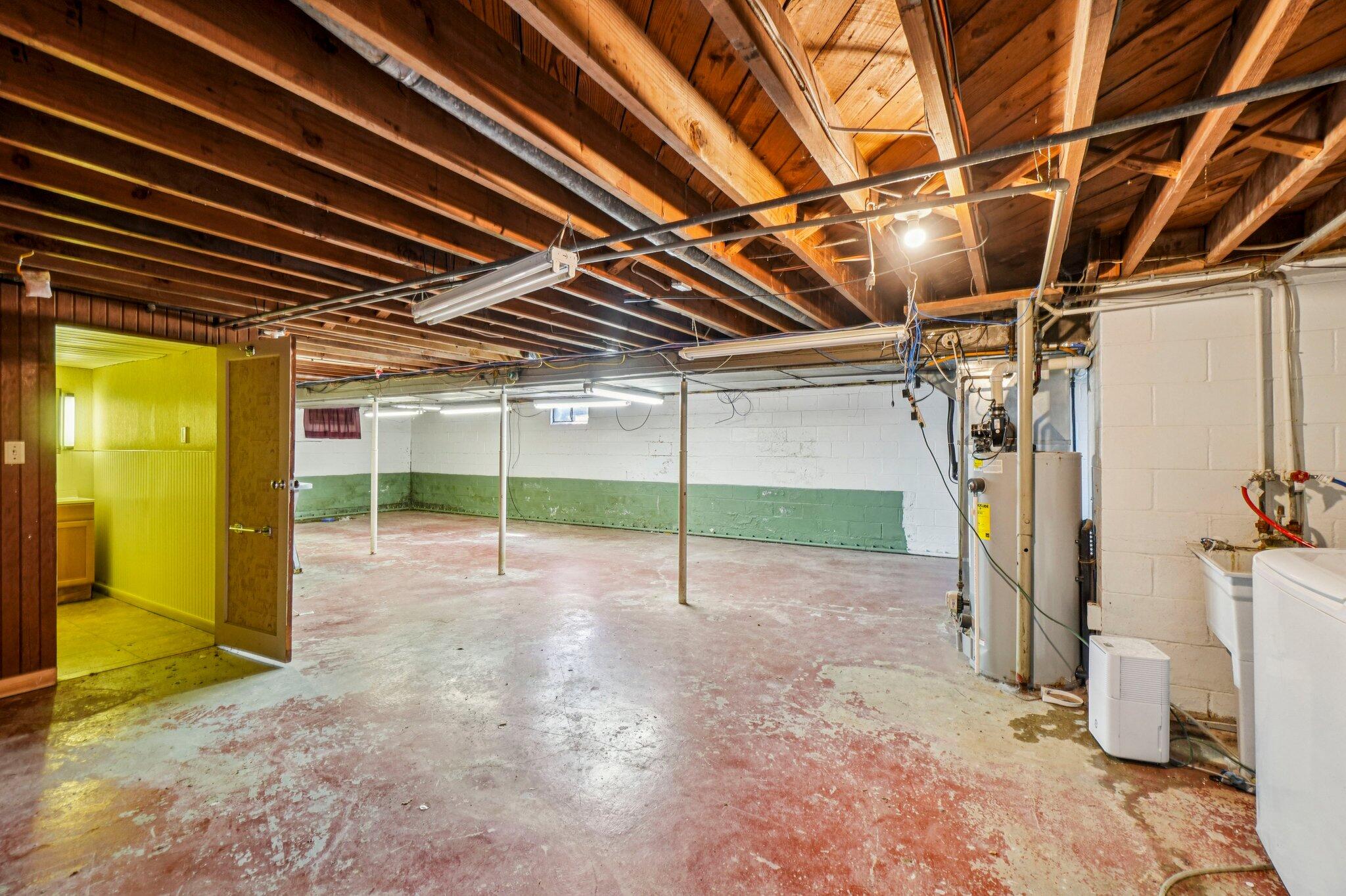 682 Budlong Street Adrian, MI 49221 - Photo 24 of 33 24-web-or-mls-Budlong St-S3103-024