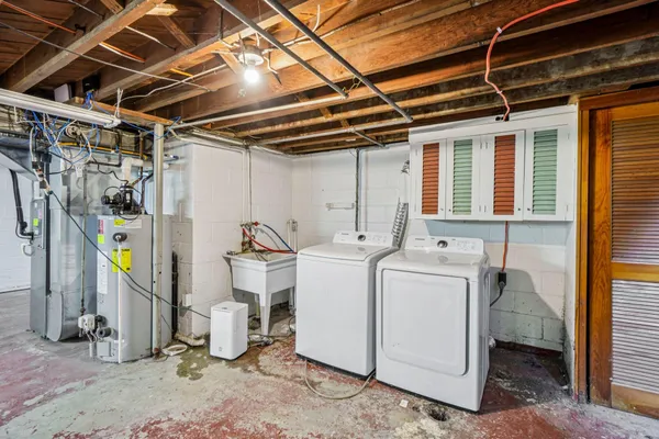 $199,999 | 682 Budlong Street, Adrian, MI 49221