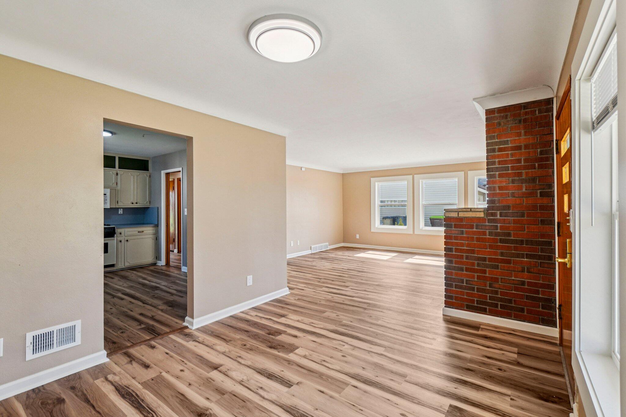 682 Budlong Street Adrian, MI 49221 - Photo 5 of 33 5-web-or-mls-Budlong St-S3103-005