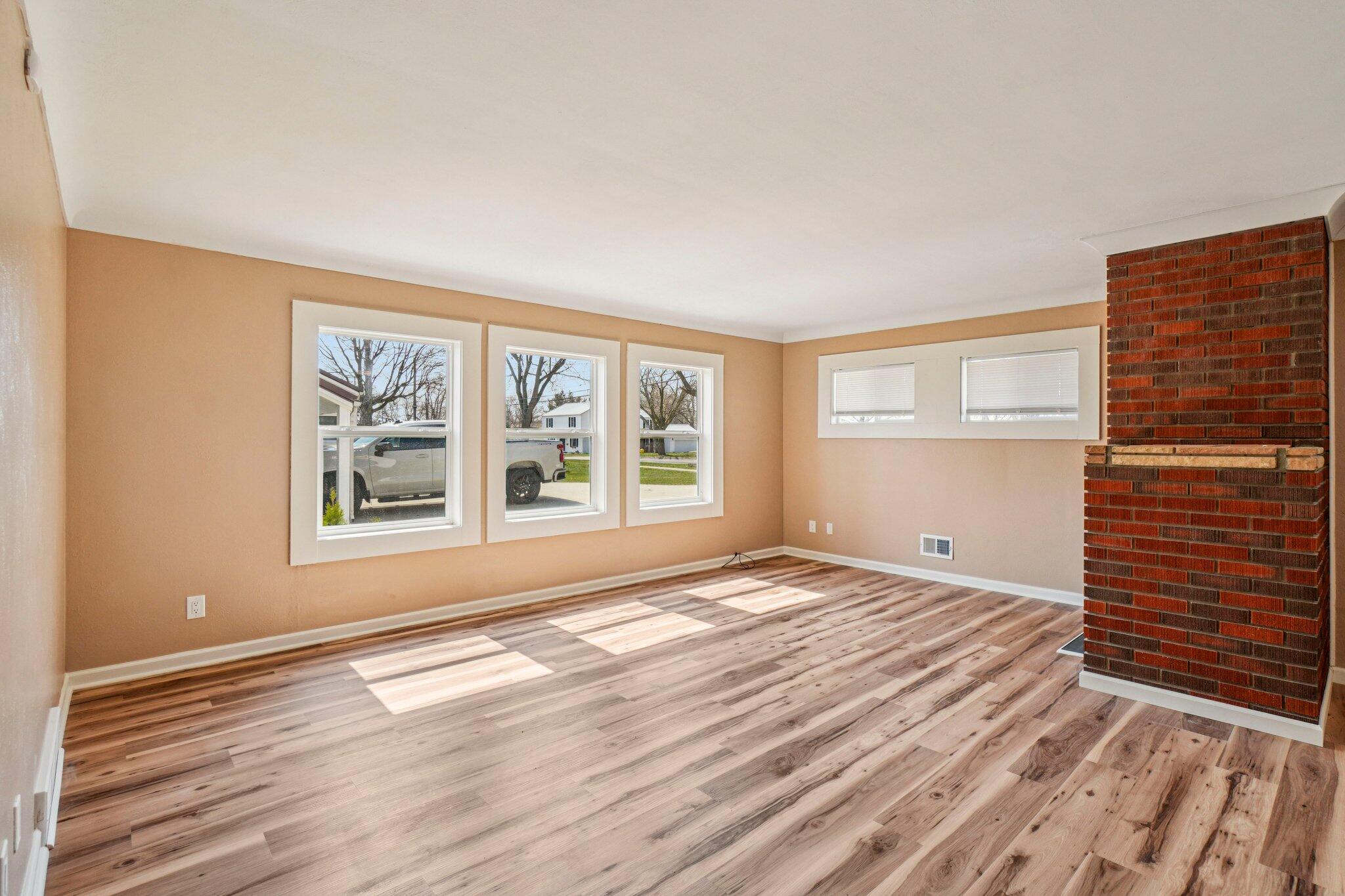 682 Budlong Street Adrian, MI 49221 - Photo 6 of 33 6-web-or-mls-Budlong St-S3103-006