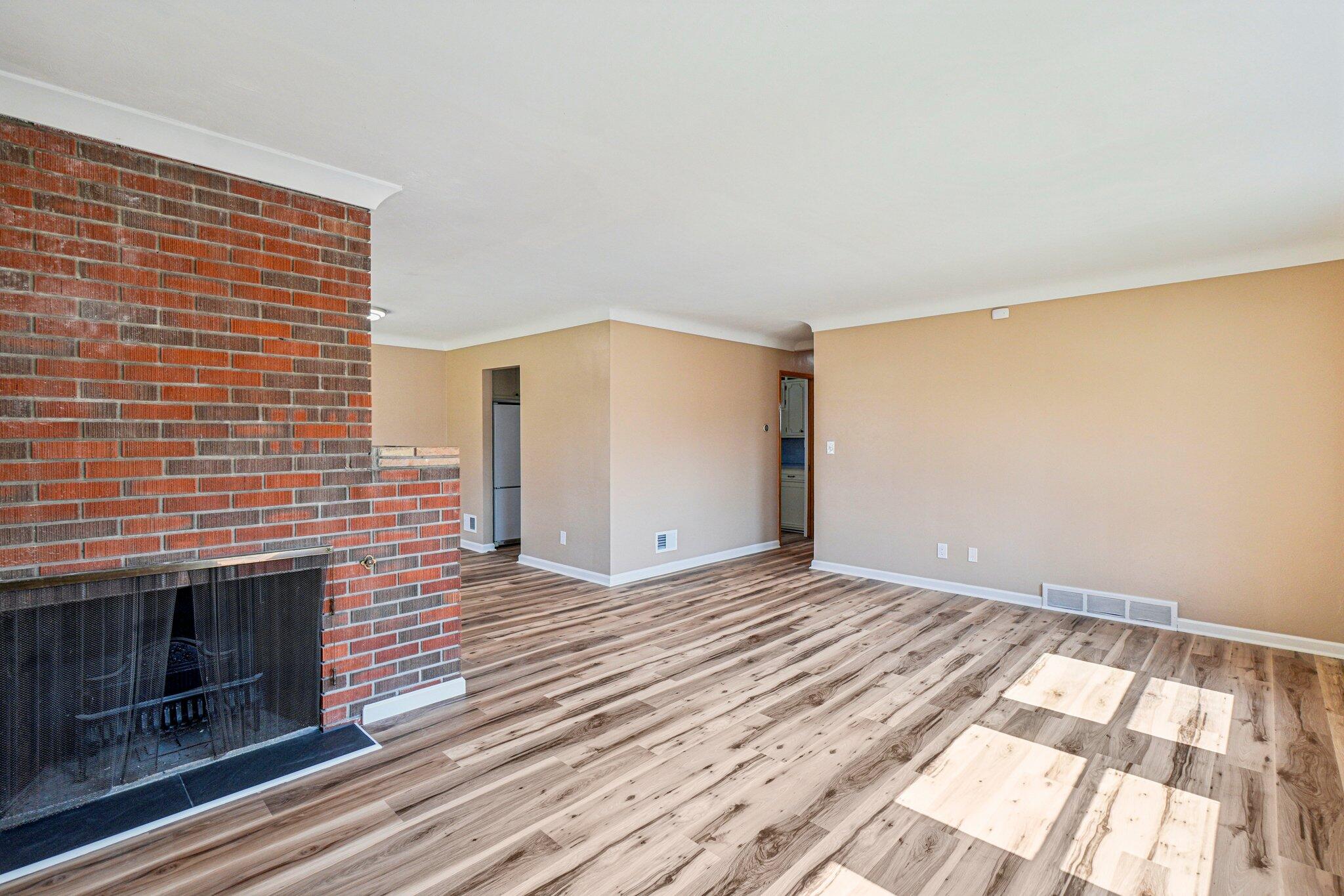 682 Budlong Street Adrian, MI 49221 - Photo 8 of 33 8-web-or-mls-Budlong St-S3103-008