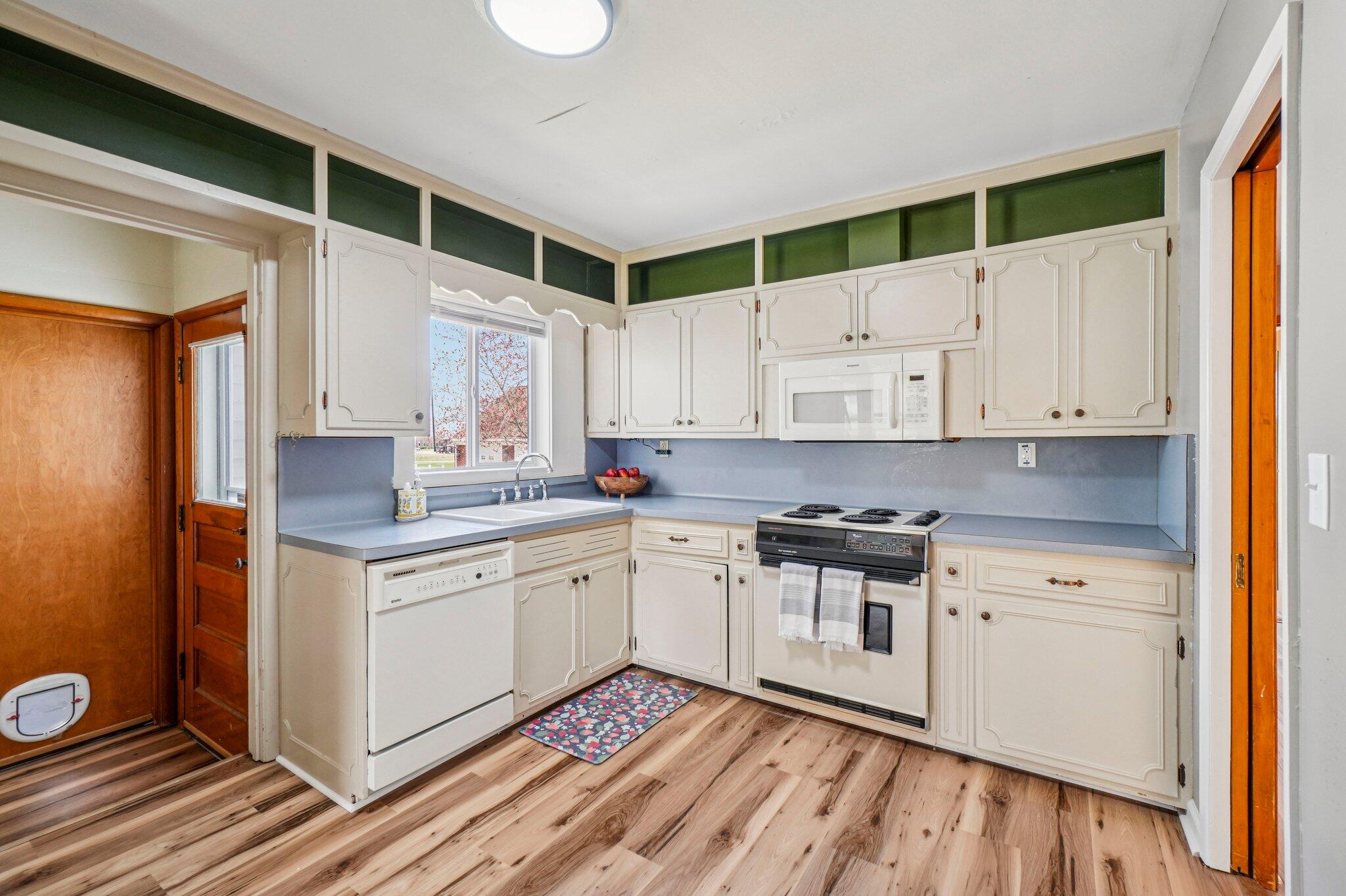 682 Budlong Street Adrian, MI 49221 - Photo 9 of 33 9-web-or-mls-Budlong St-S3103-009