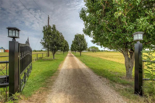 a view of an outdoor space