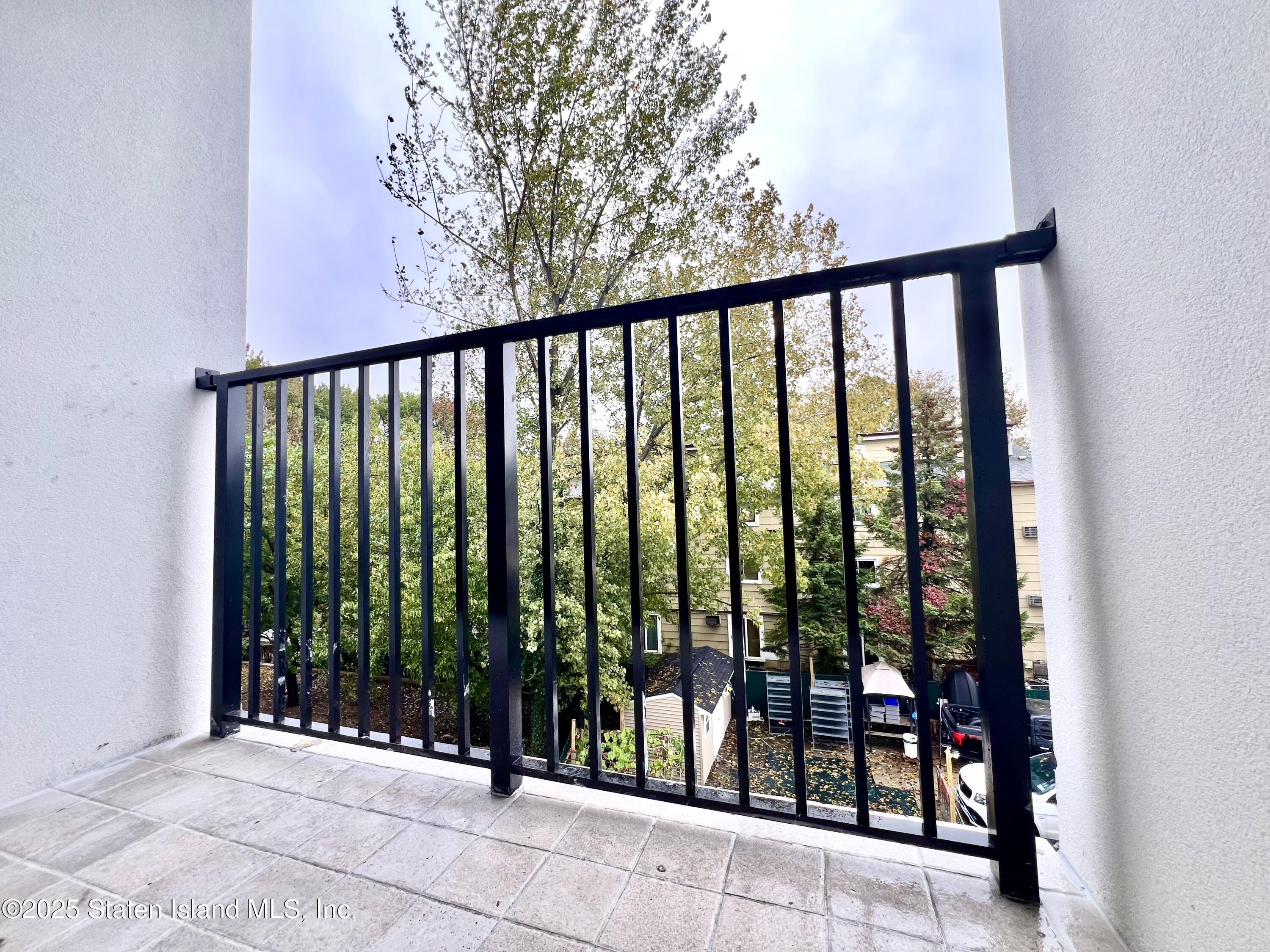 3865 Amboy Road, Unit 4D Staten Island, NY 10308 - Photo 13 of 30 a balcony with outdoor space
