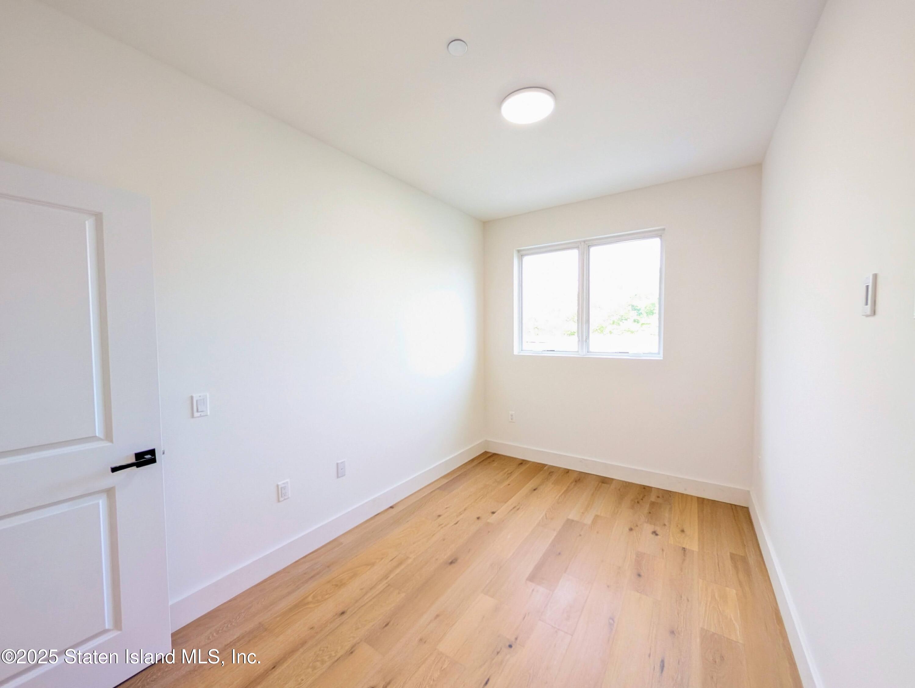 3865 Amboy Road, Unit 4D Staten Island, NY 10308 - Photo 18 of 30 an empty room with a window