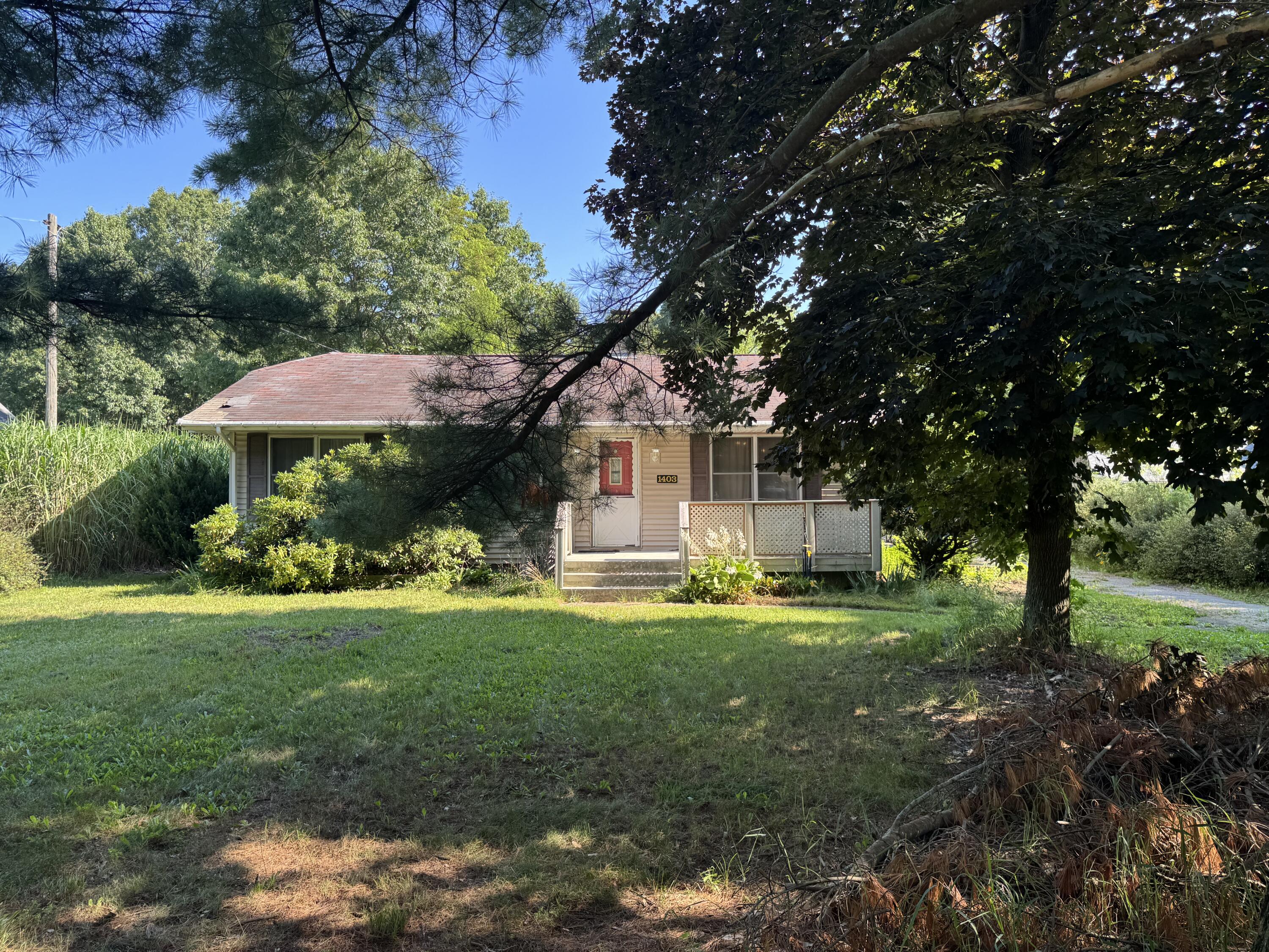 1403 Stateline Road Niles, MI 49120 - Photo 2 of 17 IMG_8484