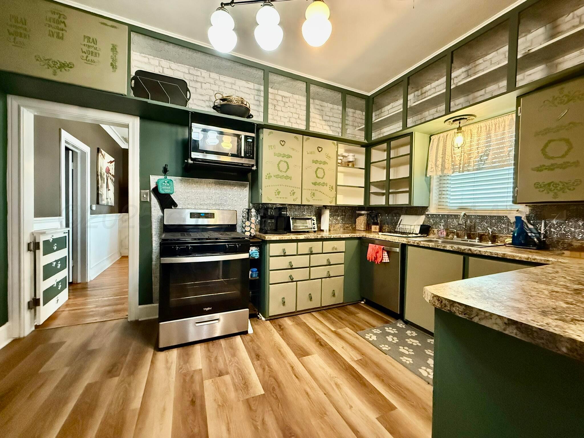 3314 Kingston Road Amarillo, TX 79106 - Photo 4 of 17 a kitchen with stainless steel appliances granite countertop a stove and a sink