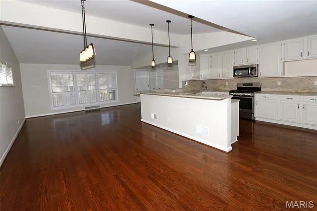 $579,000 | 500 Beaucaire Drive, Warson Woods, MO 63122