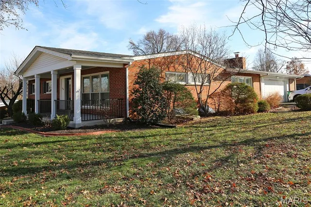 $579,000 | 500 Beaucaire Drive, Warson Woods, MO 63122