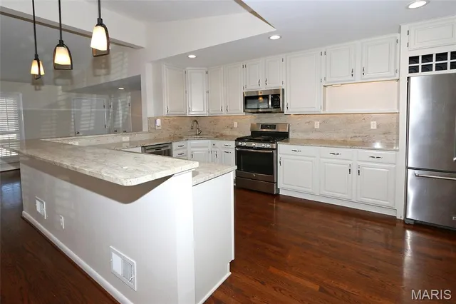 $579,000 | 500 Beaucaire Drive, Warson Woods, MO 63122