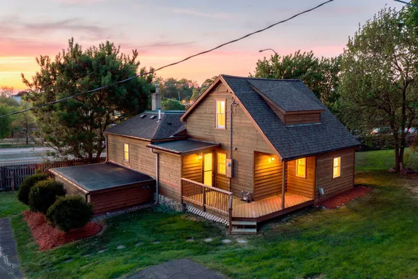 $375,000 | 330 Division Street, Excelsior, MN 55331