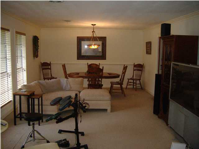 101 Swallow Drive Brandon, MS 39047 - Photo 8 of 21 Living/Dining Room
