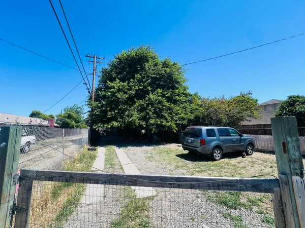 $330,000 | 2038 Tulsa Street, Modesto, CA 95358