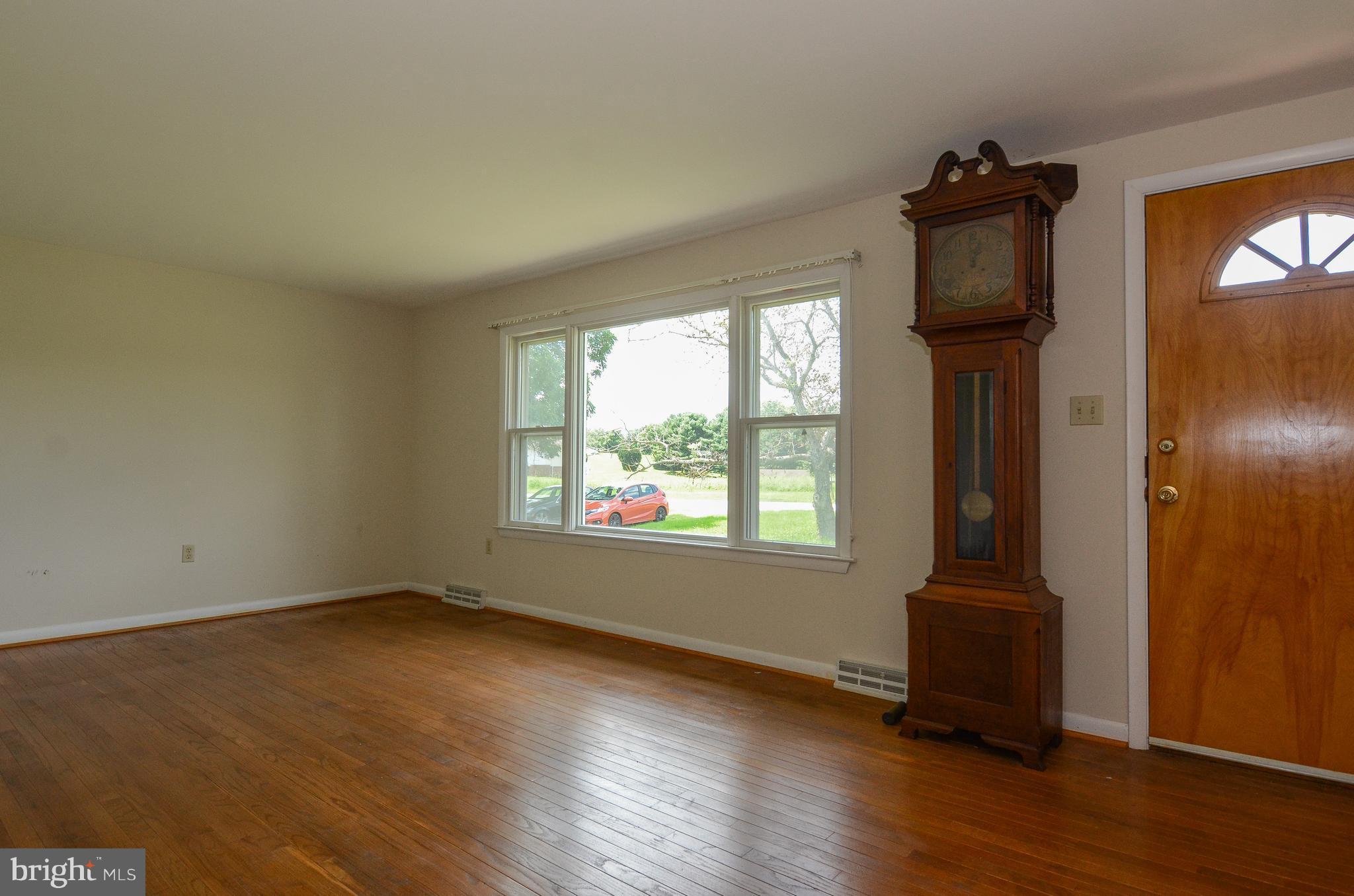 3127 Traceys Store Road Parkton, MD 21120 - Photo 11 of 23 Living Room
