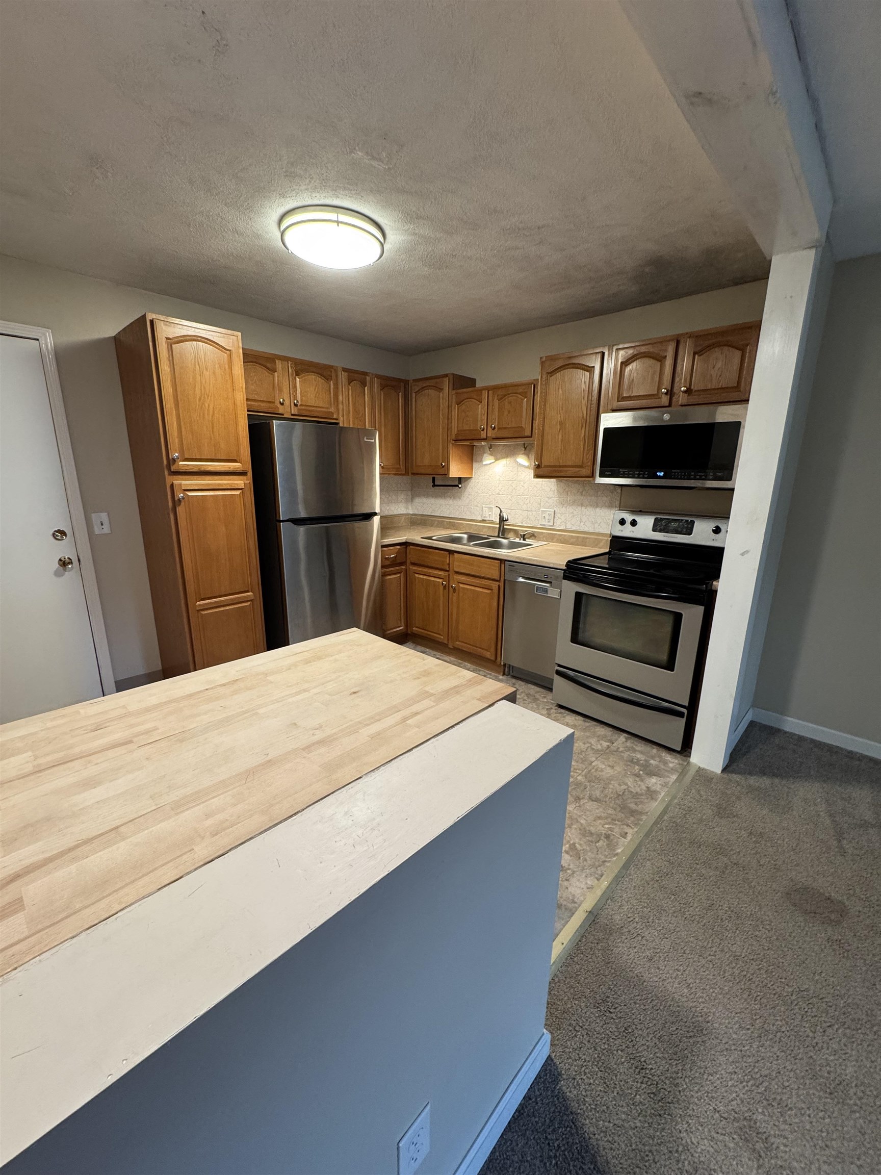 310 Brook Village Road, Unit 40 Nashua, NH 03062 - Photo 3 of 14 Gallery Image 3