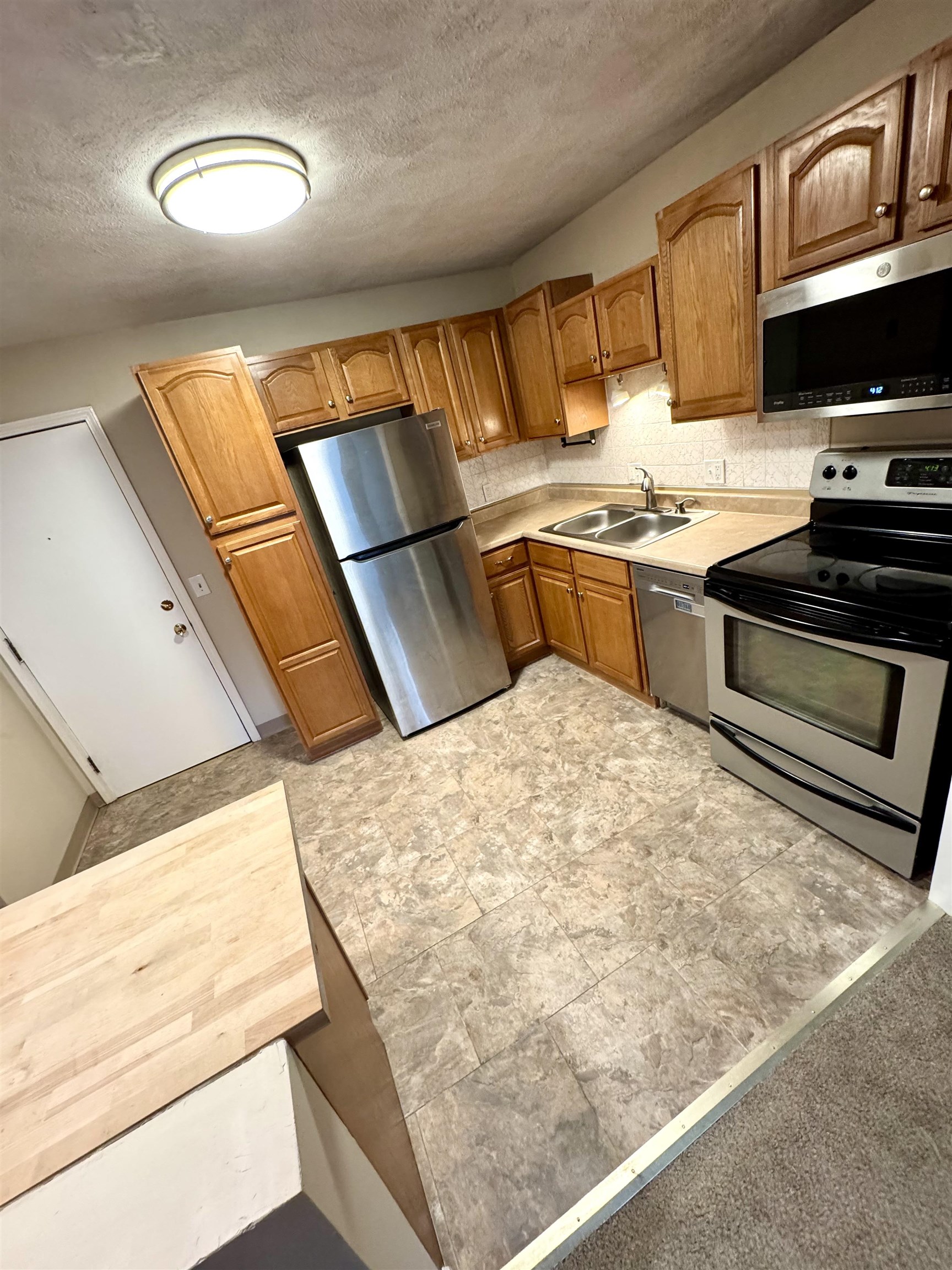 310 Brook Village Road, Unit 40 Nashua, NH 03062 - Photo 4 of 14 Gallery Image 4