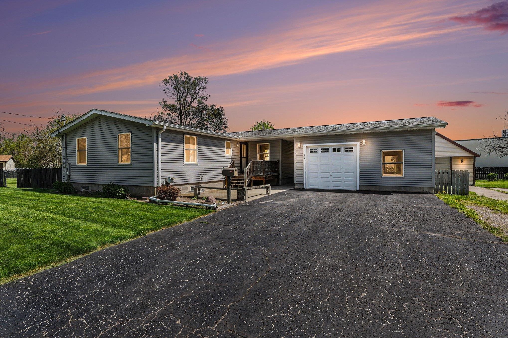 418 Cambridge Street Bay City, MI 48708 - Photo 2 of 26