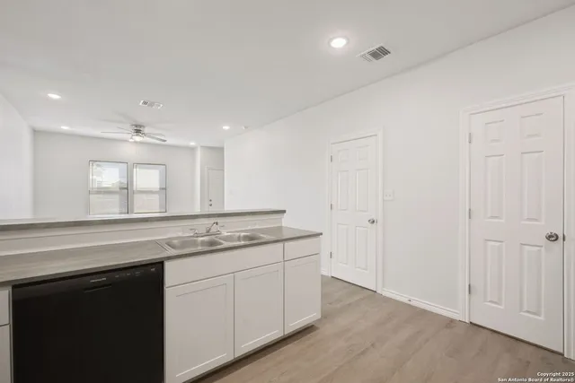 $1,500 | 8719 Wurzbach Road, Unit 201, San Antonio, TX 78240