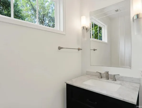 $2,900 | 1604 East University Street, Bloomington, IN 47401