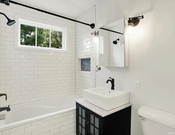 $2,900 | 1604 East University Street, Bloomington, IN 47401