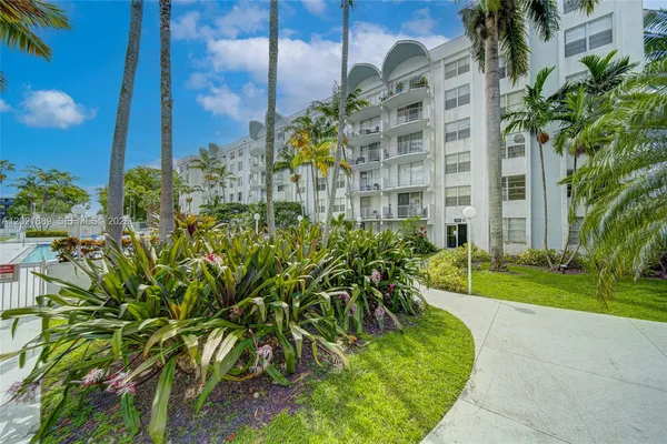 $169,000 | 494 Northwest 165th Street, Unit C205, Miami, FL 33169