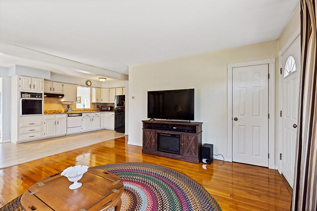 22 Mayflower Road Augusta, ME 04330 - Photo 23 of 45 27_BP5A9086_DxO_mls