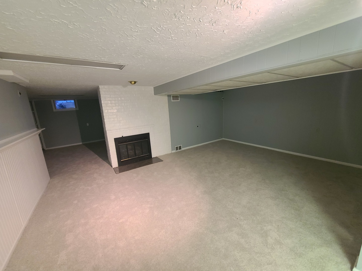 630 Greenview Road Itasca, IL 60143 - Photo 11 of 15 an empty room with windows