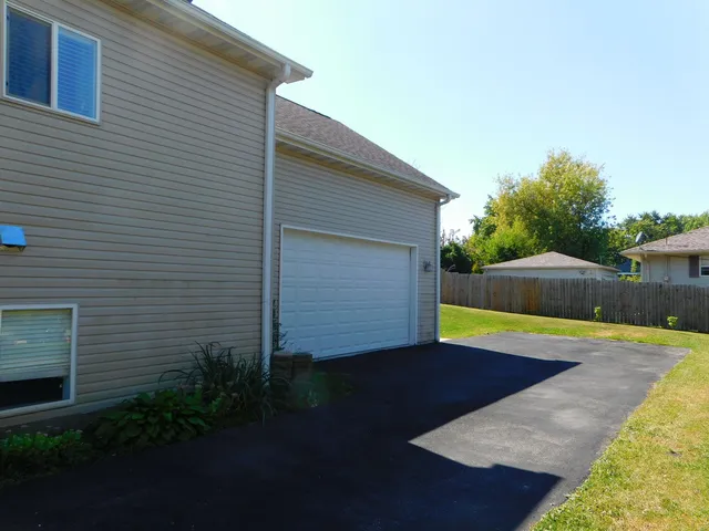 $374,900 | 6504 235th Avenue, Paddock Lake, WI 53168