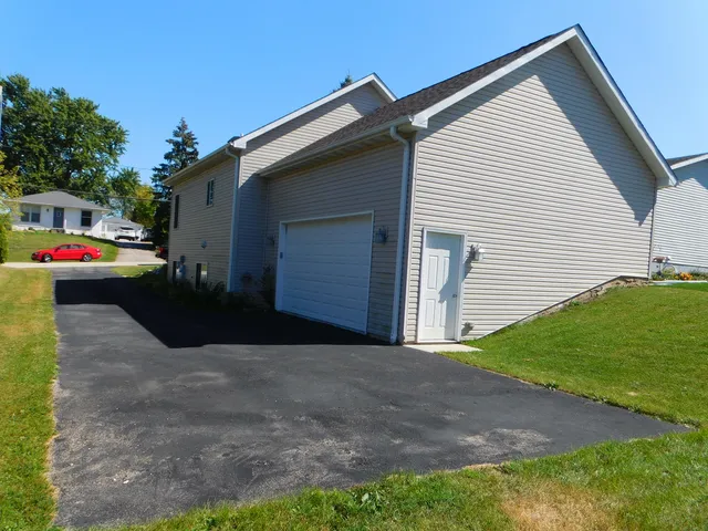 $374,900 | 6504 235th Avenue, Paddock Lake, WI 53168