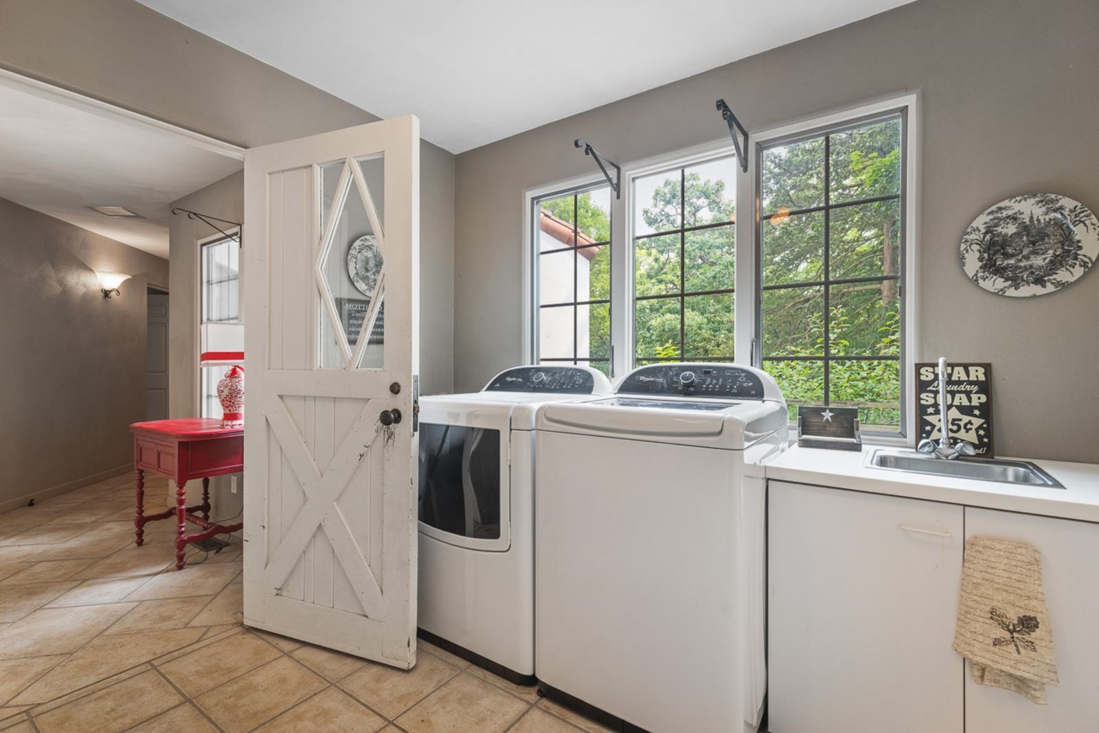 1511 West Demeter Drive Freeport, IL 61032 - Photo 36 of 78 a utility room with dryer and washer