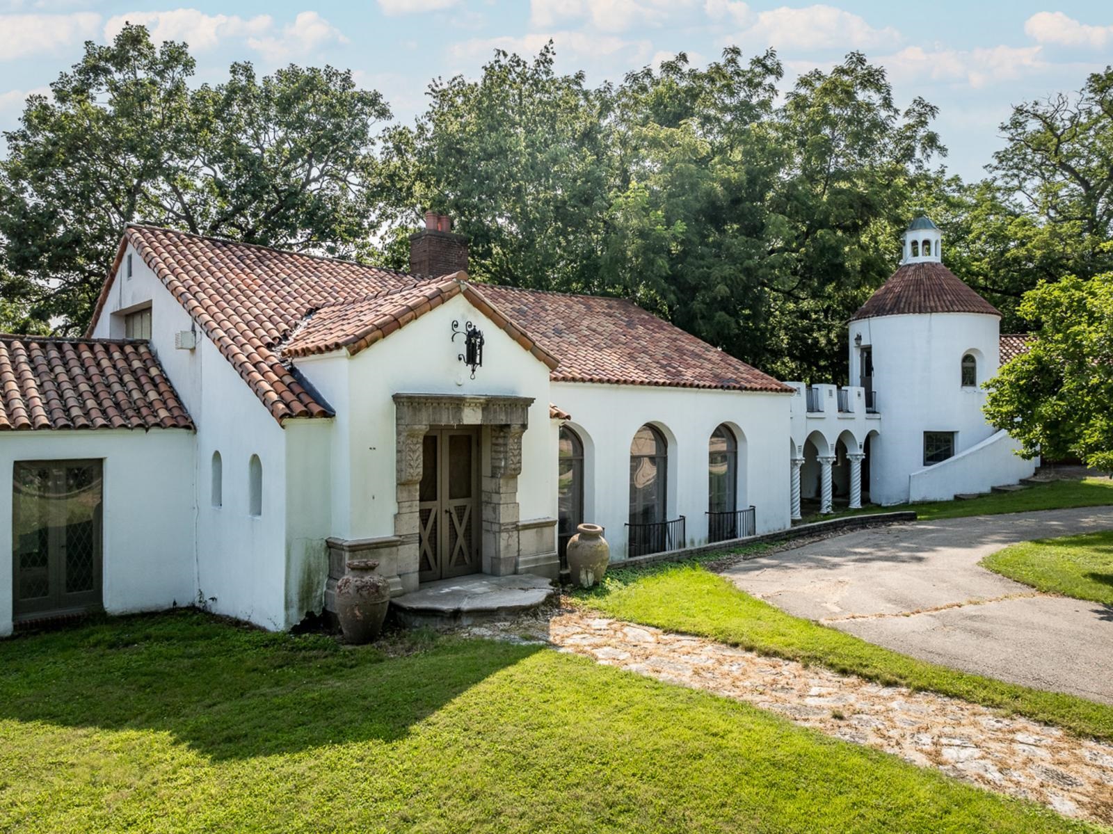 1511 West Demeter Drive Freeport, IL 61032 - Photo 4 of 78 a view of a house with a yard and fence