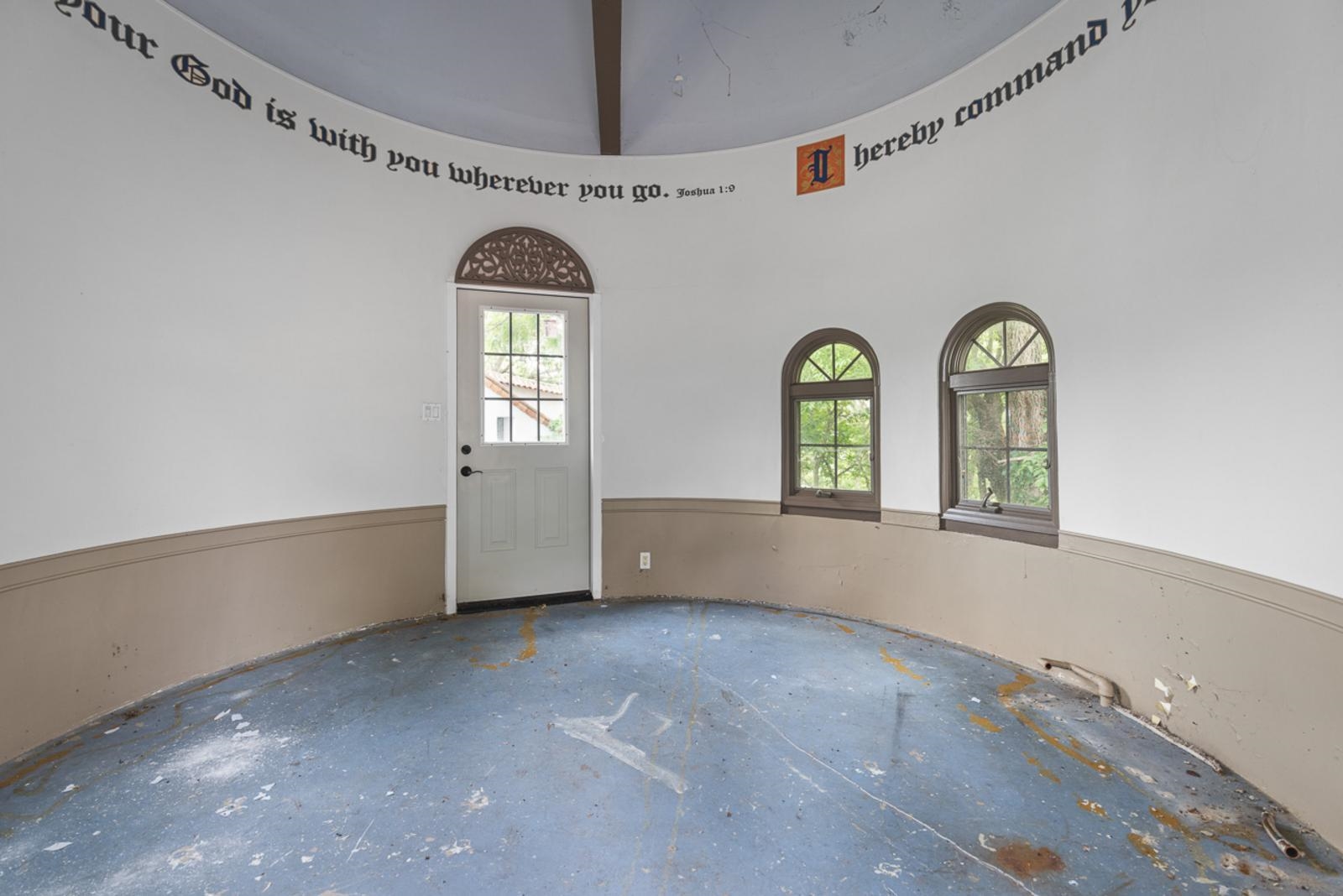 1511 West Demeter Drive Freeport, IL 61032 - Photo 66 of 78 a view of an empty room with window and ceiling fan