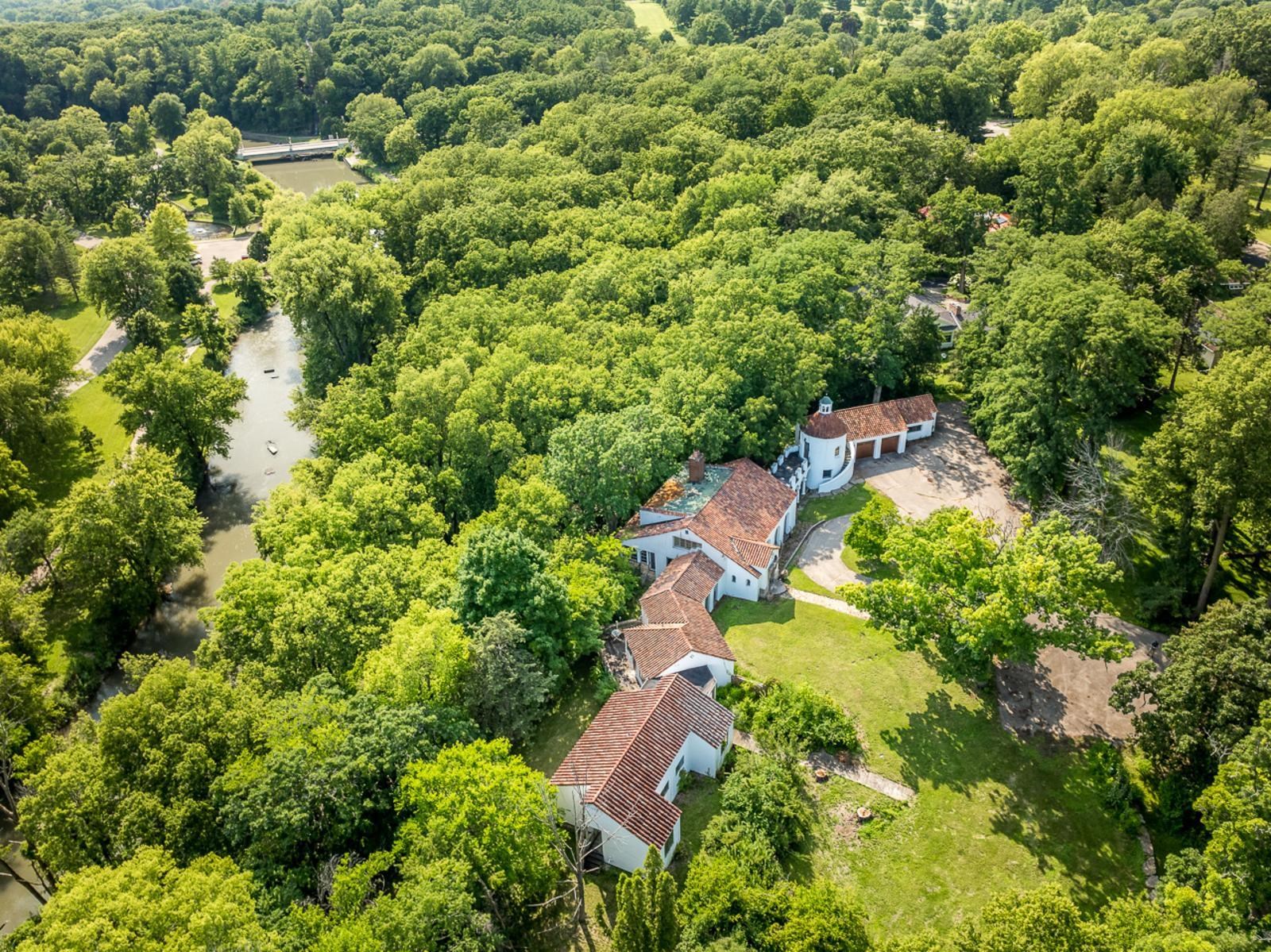 1511 West Demeter Drive Freeport, IL 61032 - Photo 68 of 78 an aerial view of residential house with outdoor space and trees all around