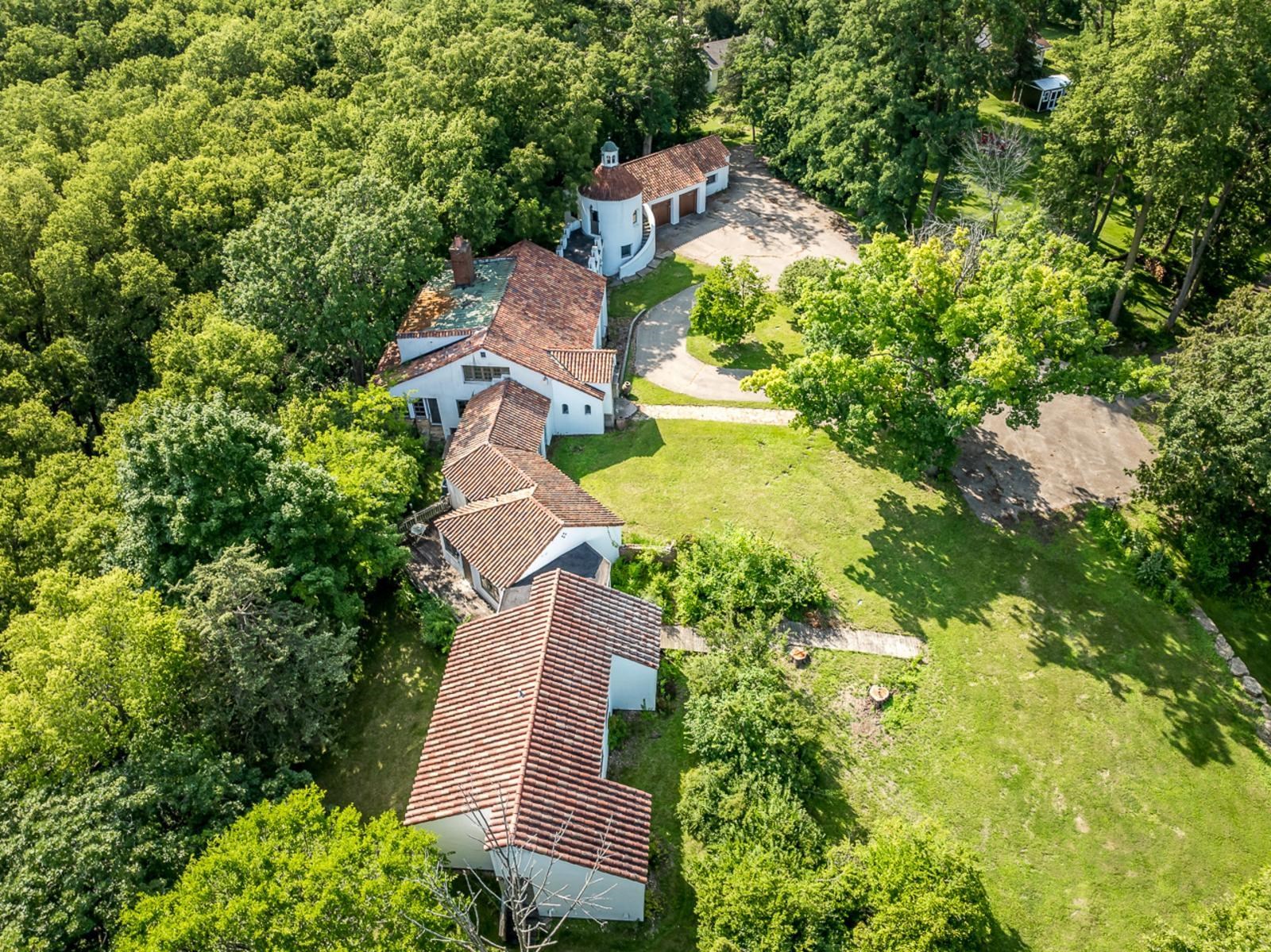 1511 West Demeter Drive Freeport, IL 61032 - Photo 70 of 78 an aerial view of a house with garden space and trees all around