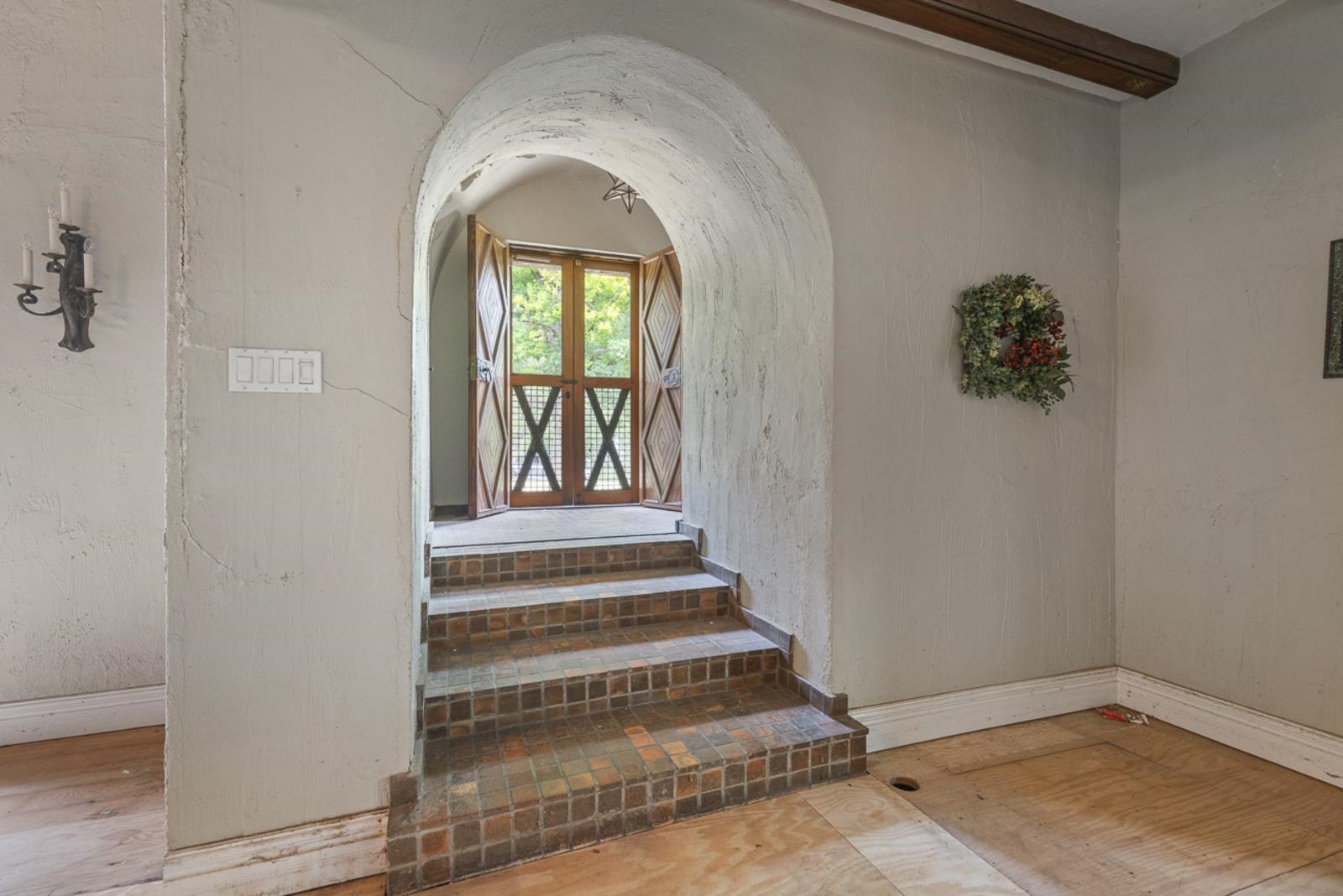1511 West Demeter Drive Freeport, IL 61032 - Photo 9 of 78 a view of entryway