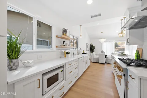 $999,000 | 16421 Haynes Street, Lake Balboa, CA 91406