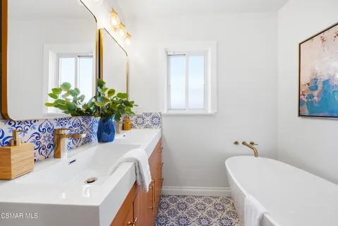 $999,000 | 16421 Haynes Street, Lake Balboa, CA 91406