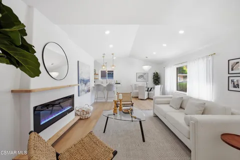 $999,000 | 16421 Haynes Street, Lake Balboa, CA 91406