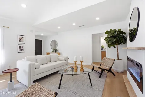 $999,000 | 16421 Haynes Street, Lake Balboa, CA 91406