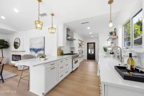 $999,000 | 16421 Haynes Street, Lake Balboa, CA 91406