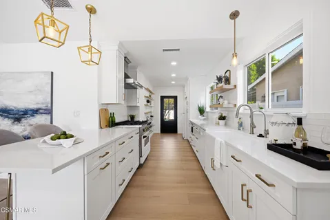 $999,000 | 16421 Haynes Street, Lake Balboa, CA 91406