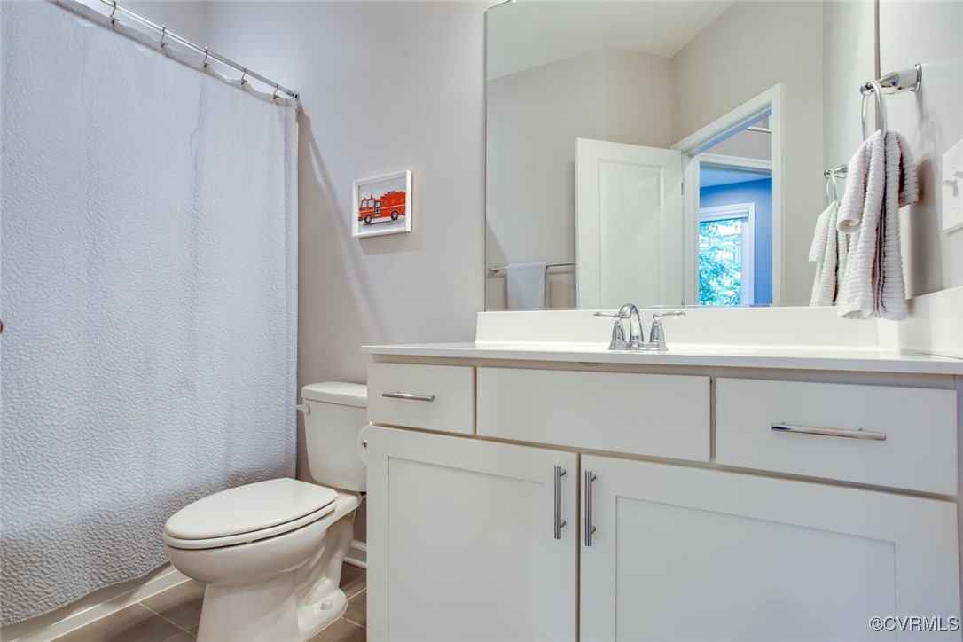 447 Nottoway Walk Alexandria, VA 22304 - Photo 20 of 49 Full bathroom featuring vanity, a shower with curt