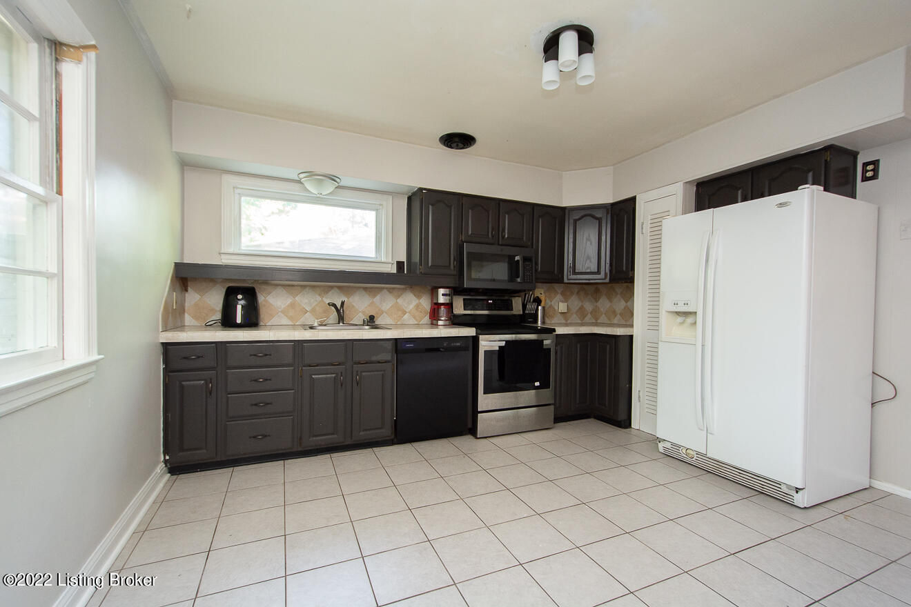 2311 Janlyn Road Louisville, KY 40299 - Photo 11 of 36 Kitchen