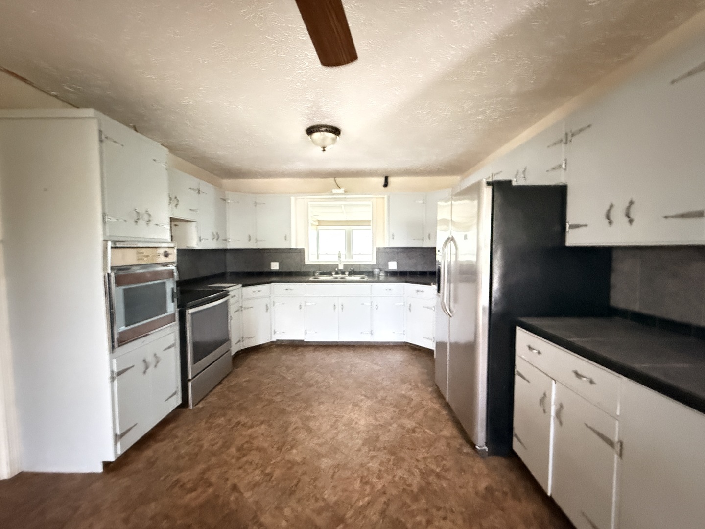 192 Circle Drive Herrin, IL 62948 - Photo 3 of 26