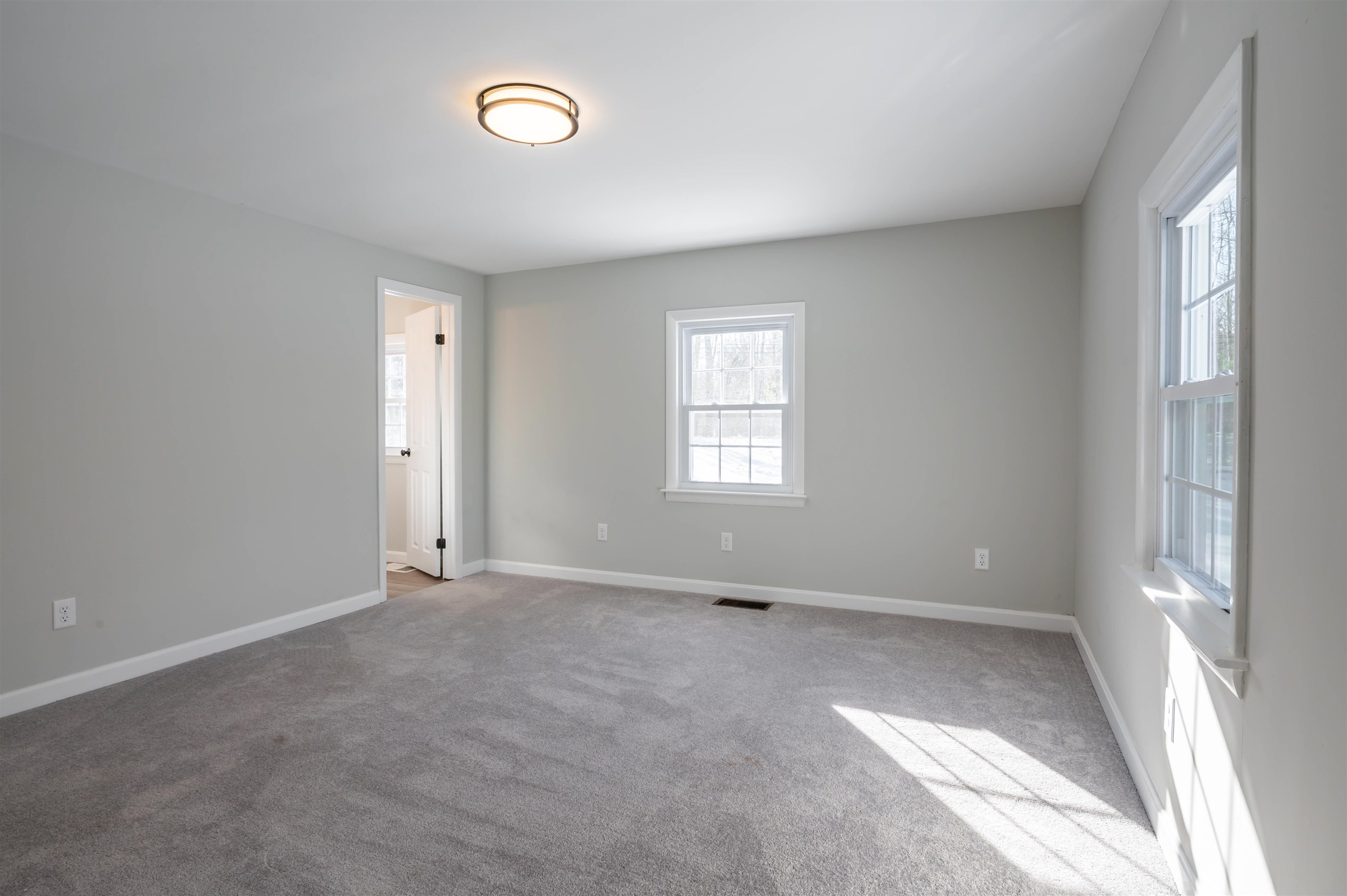437 Chester Road Auburn, NH 03032 - Photo 11 of 36