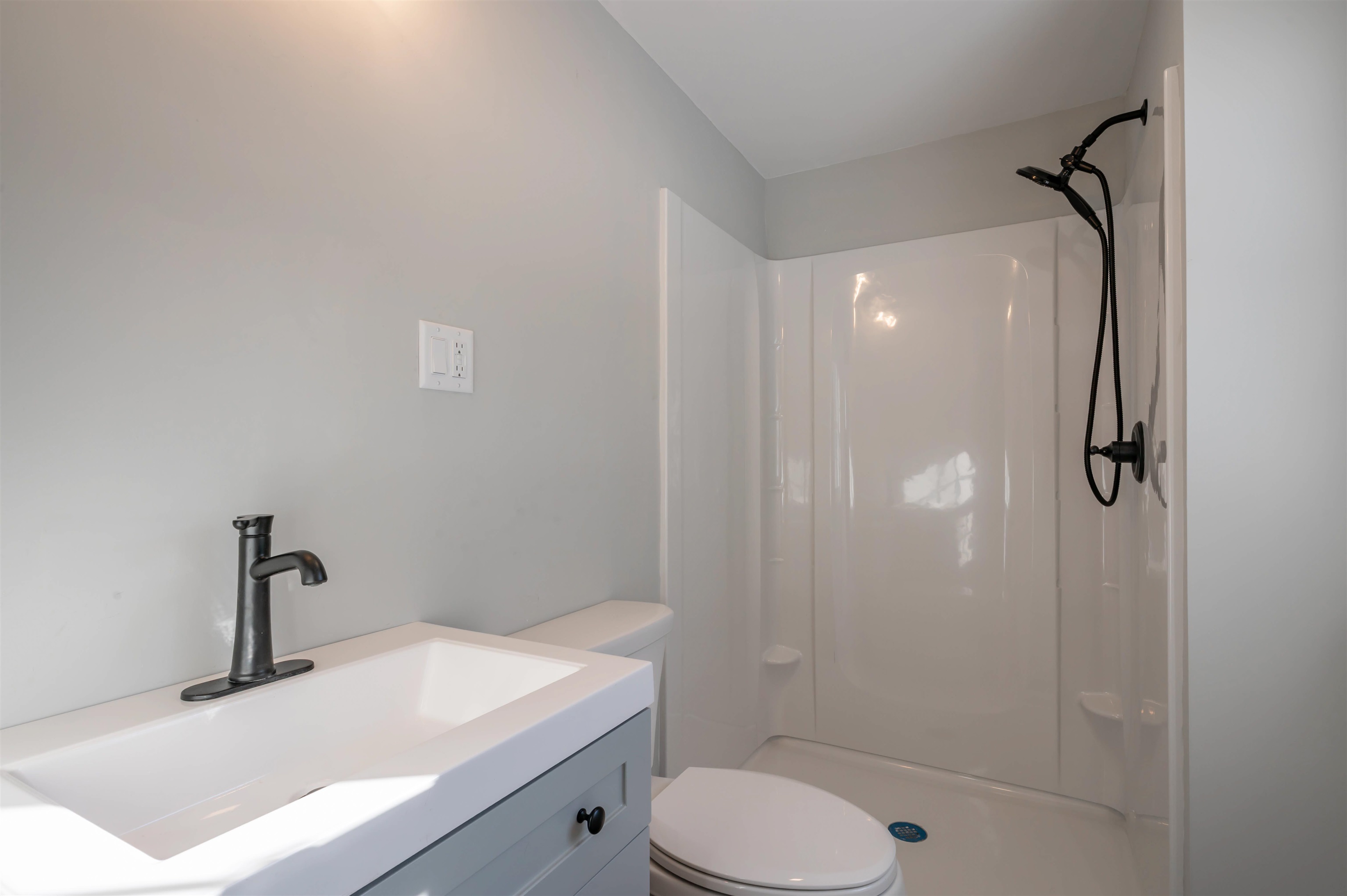 437 Chester Road Auburn, NH 03032 - Photo 13 of 36