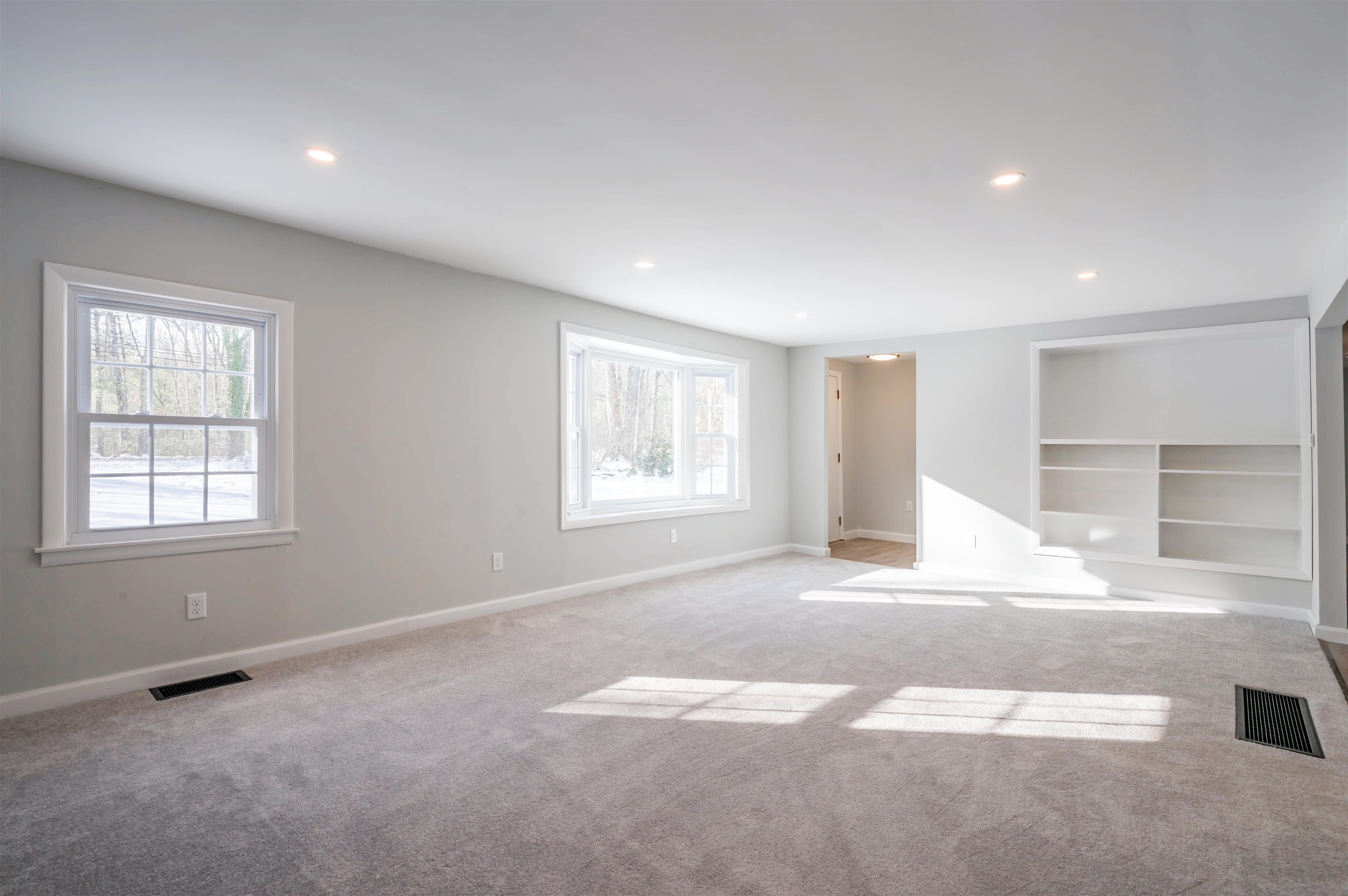 437 Chester Road Auburn, NH 03032 - Photo 7 of 36